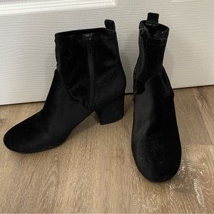 Nine West black stretch velvet booties